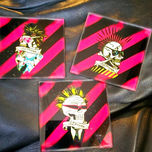 Ed Hardy Glass Skull Coasters - Pink and Black - Picture 2 of 9